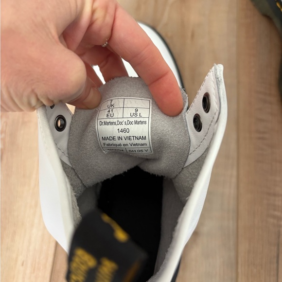 Dr. Martens - Picture 5 of 5